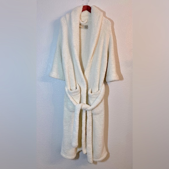 Monarch brand spa robe. - Picture 1 of 4